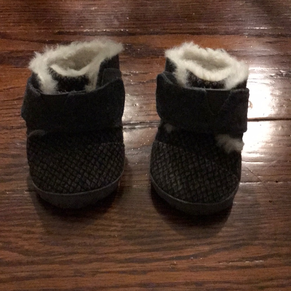 Toms infant  shoes size 1